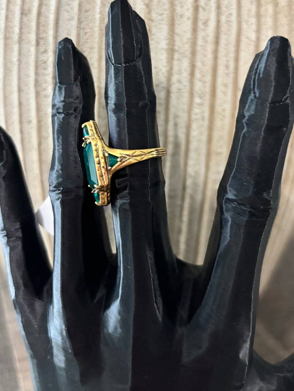 Kendra Scott x Disney The Queen Vintage Green Mother of Pearl Statement Ring - Picture 10 of 12